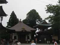 新勝寺鐘楼と一切経蔵