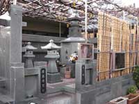 唐泉寺遍照の塔