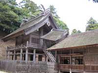 神魂神社拝殿左から