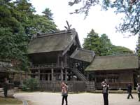神魂神社拝殿と境内