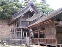 神魂神社拝殿左斜め