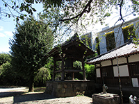 新井薬師梅照院の鐘楼