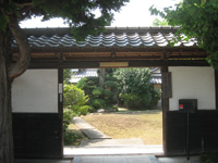 満願寺通用門