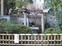 三角石鳥居