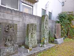 三十番神七面大明神社庚申塔