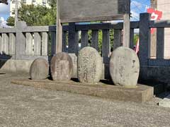 保木間山王神社力石