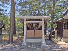 境内胡録神社