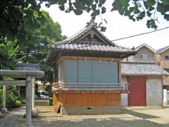 六月八幡神社神楽殿