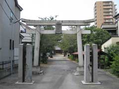 舎人氷川神社鳥居