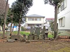 伊勢山天照神社境内石祠