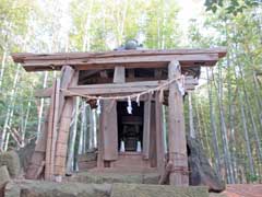 中峠水神社