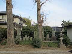 岡発戸八幡神社石造物群