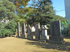 境内社水神社など