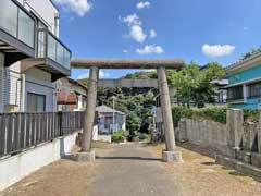 旭町熱田神社南鳥居