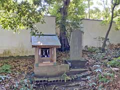 小室八幡神社境内社古峰神社、疱瘡神