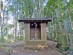 小室八幡神社境内社駒形神社