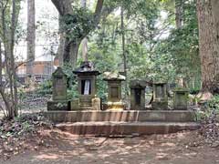 八王子神社境内石祠