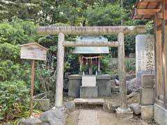 前原御嶽神社境内水神宮