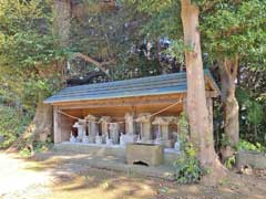 田喜野井子神社境内石祠群