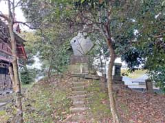 八幡神社境内石祠