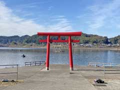 高滝ダム対岸の鳥居