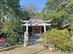 東祥寺参道脇の鷲宮神社