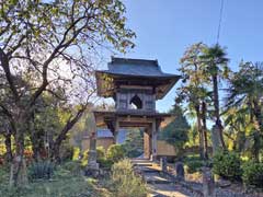 龍湖寺山門