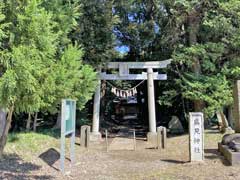 萩原鳥見神社鳥居