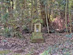 荒野雷公神社境内石祠