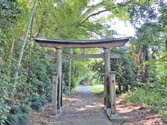 軽井沢八幡神社鳥居