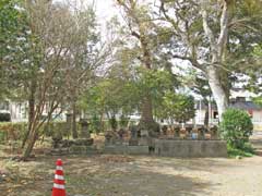 広場須賀神社境内石祠