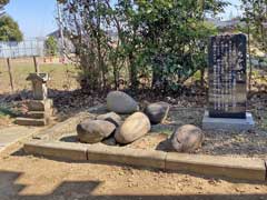 正連寺香取神社境内力石