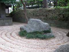 東漸寺境内