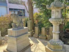 大畔新田稲荷神社境内石祠・庚申塔