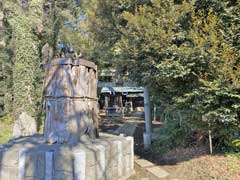 桐ケ谷香取神社鳥居と旧御神木