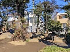 向小金香取神社境内石祠