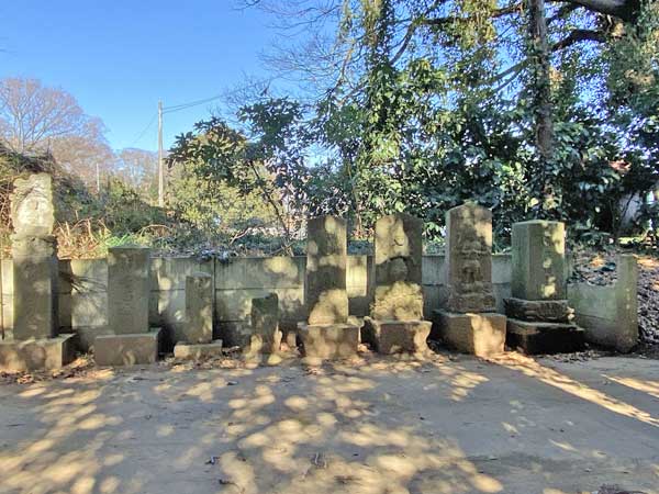 中野久木愛宕神社境内庚申塔・石祠など