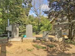 上別所熊野神社境内出羽三山塔