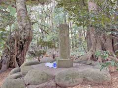 飯田麻賀多神社五角柱状の石神