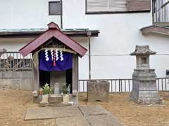 井野稲荷神社境内庚申塔と石祠