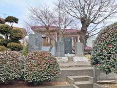 井野稲荷神社境内出羽三山記念碑