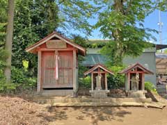 岩富八幡神社境内社