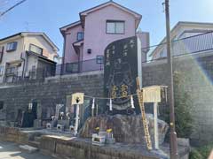 妙覚寺雷電為右衛門顕彰碑