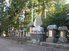 岩井神社境内石祠群