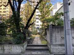 於岩稲荷田宮神社参道