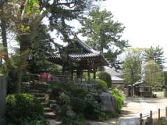 善養寺かねつき堂と横綱山