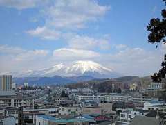 境内から臨む岩手山