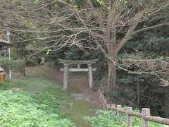 鷹居八幡神社北鳥居