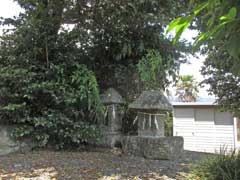 和泉稲荷神社境内石祠