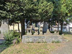 子合日吉神社境内石祠群